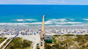 ON ISLAND Ocean View Beachy Studio in Campy 1970s Converted Motel